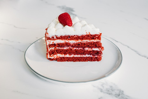Кусок торта "Красный бархат